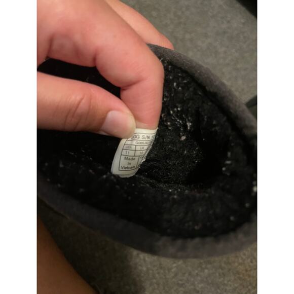 UGG kids 11 boots - Picture 3 of 3